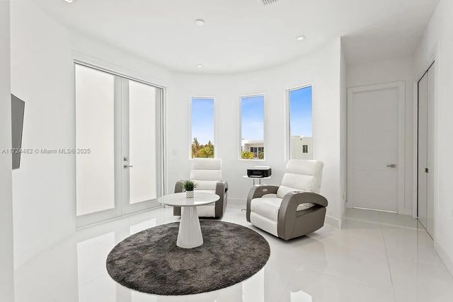 6821 NW 104th Ct, Doral, FL 33178