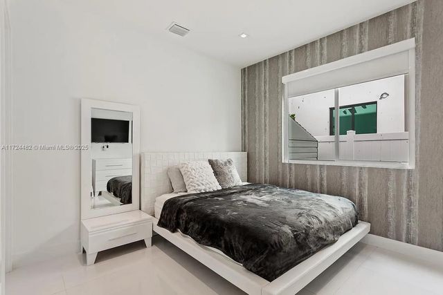 6821 NW 104th Ct, Doral, FL 33178