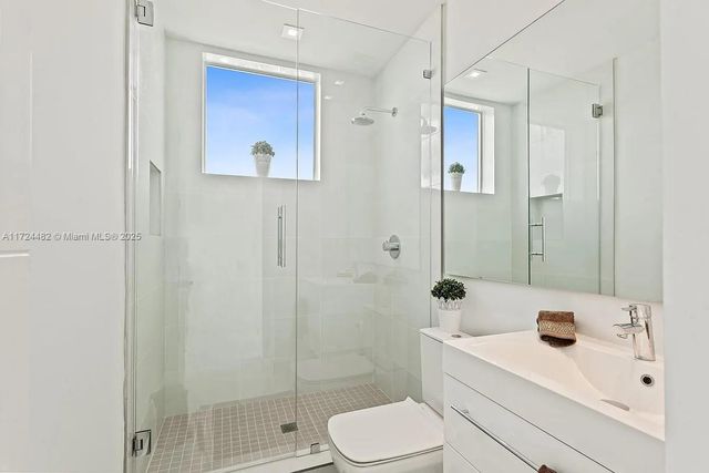 6821 NW 104th Ct, Doral, FL 33178