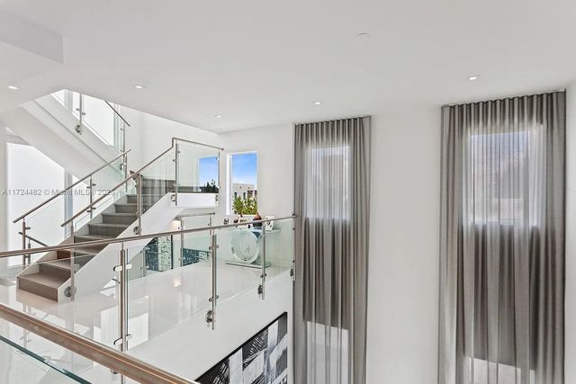 6821 NW 104th Ct, Doral, FL 33178