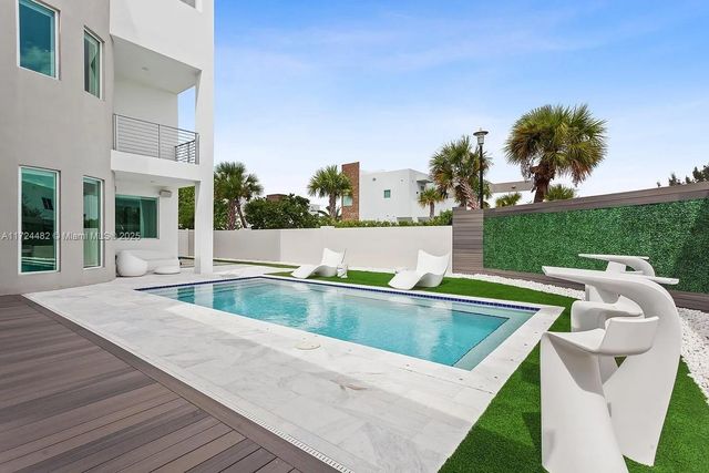 6821 NW 104th Ct, Doral, FL 33178