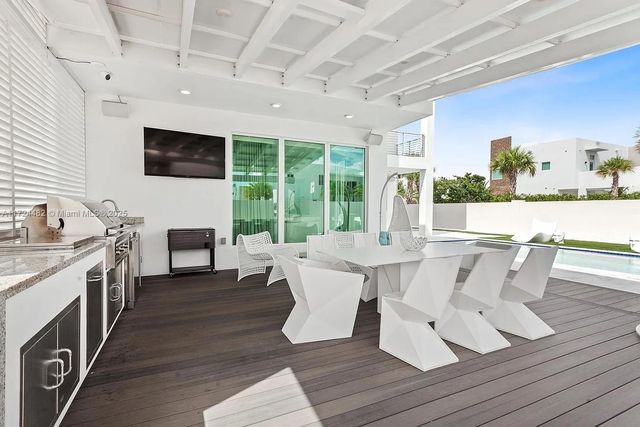 6821 NW 104th Ct, Doral, FL 33178