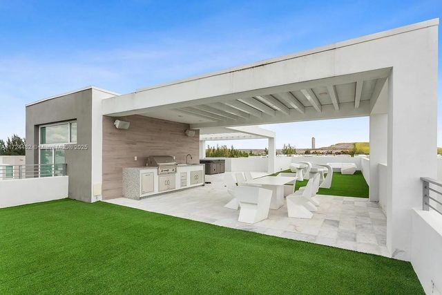 6821 NW 104th Ct, Doral, FL 33178