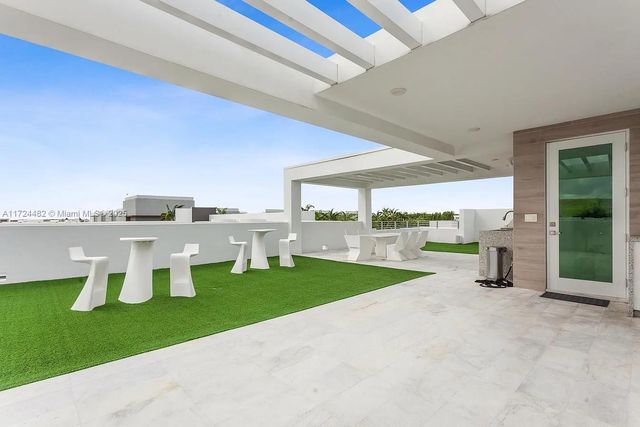 6821 NW 104th Ct, Doral, FL 33178