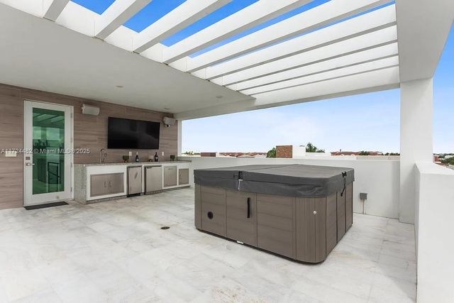 6821 NW 104th Ct, Doral, FL 33178