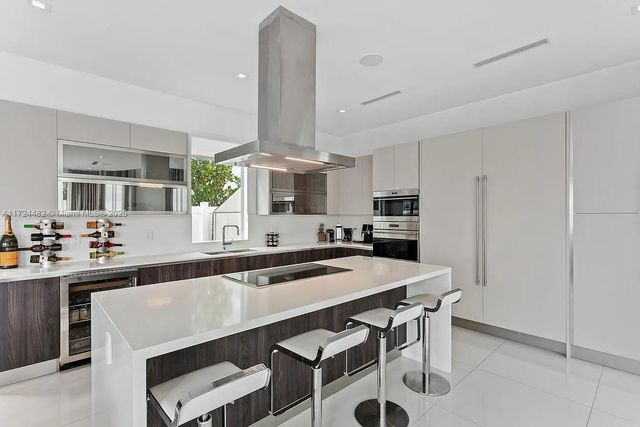 6821 NW 104th Ct, Doral, FL 33178