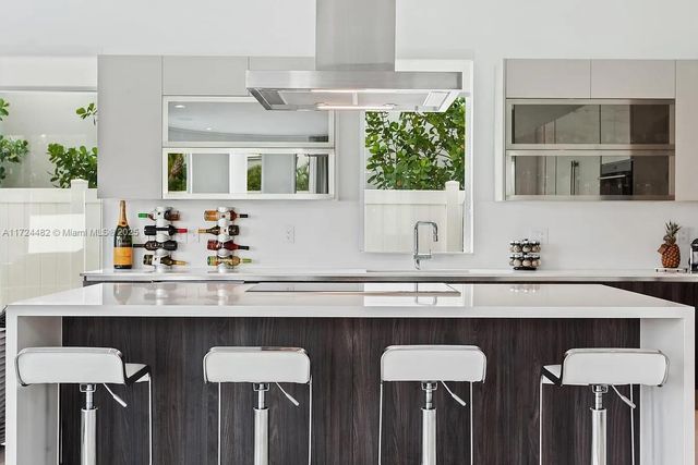 6821 NW 104th Ct, Doral, FL 33178