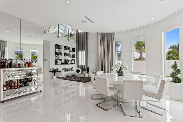 6821 NW 104th Ct, Doral, FL 33178