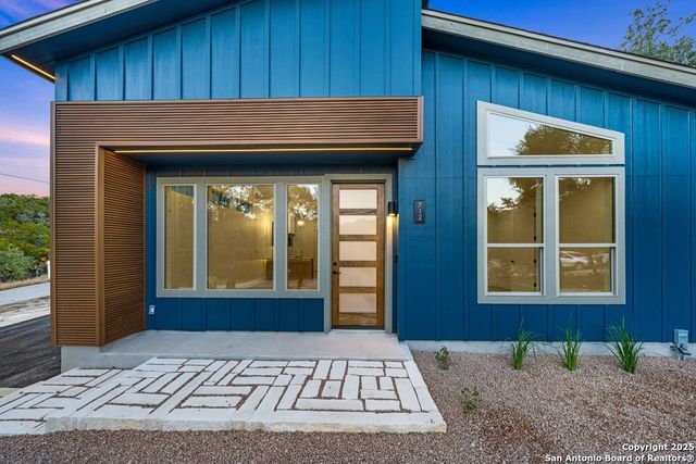 712 Firefly Dr., Canyon Lake, TX 78133