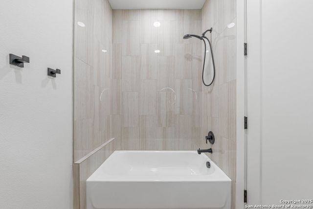 712 Firefly Dr., Canyon Lake, TX 78133