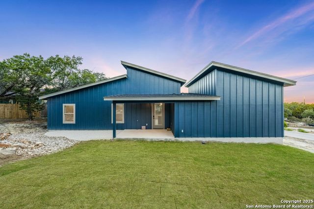 712 Firefly Dr., Canyon Lake, TX 78133