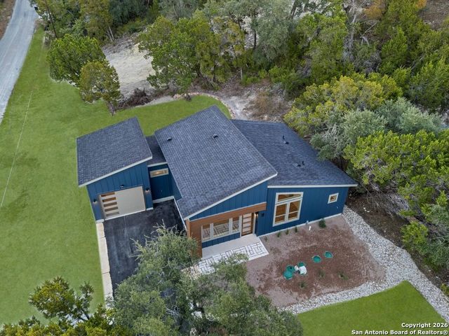 712 Firefly Dr., Canyon Lake, TX 78133