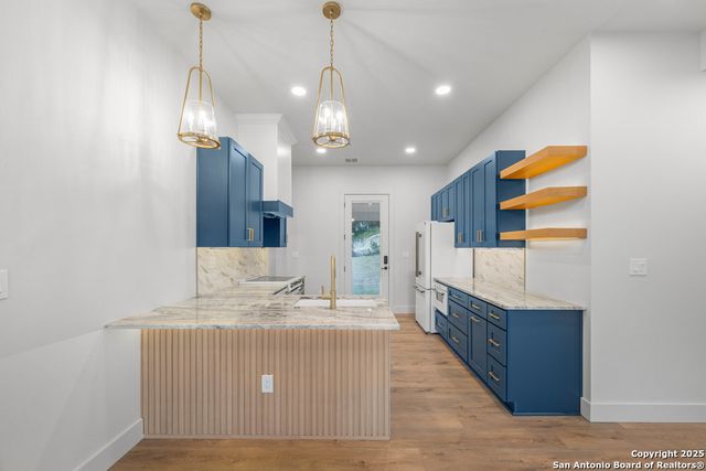 712 Firefly Dr., Canyon Lake, TX 78133