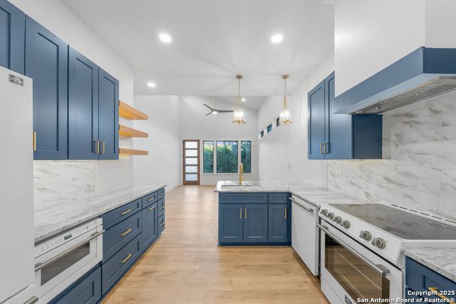 712 Firefly Dr., Canyon Lake, TX 78133