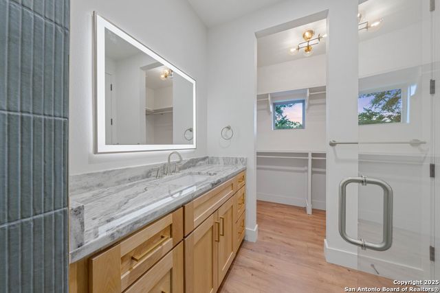 712 Firefly Dr., Canyon Lake, TX 78133