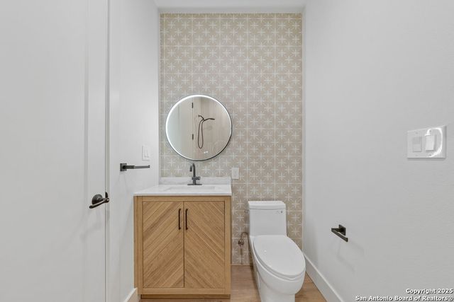 712 Firefly Dr., Canyon Lake, TX 78133