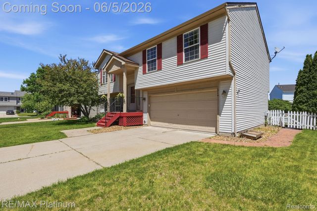 1714 Newgate Lane, Hartland Township, MI 48843