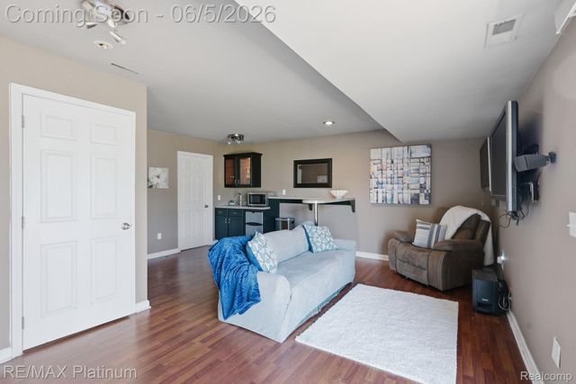 1714 Newgate Lane, Hartland Township, MI 48843