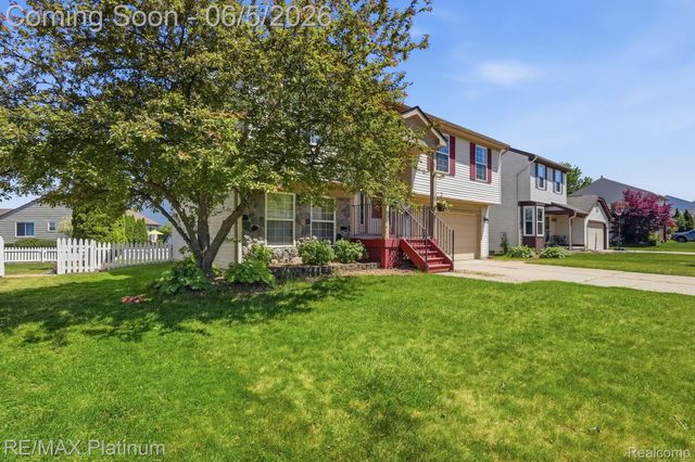 1714 Newgate Lane, Hartland Township, MI 48843