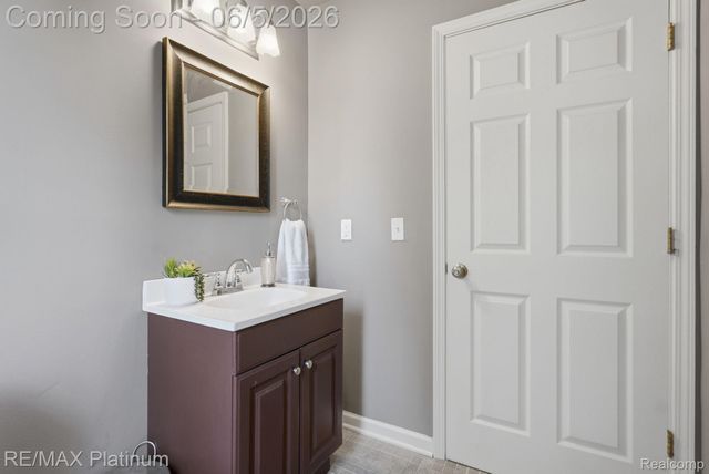 1714 Newgate Lane, Hartland Township, MI 48843
