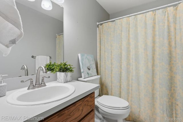 1714 Newgate Lane, Hartland Township, MI 48843