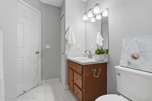 1714 Newgate Lane, Hartland Township, MI 48843