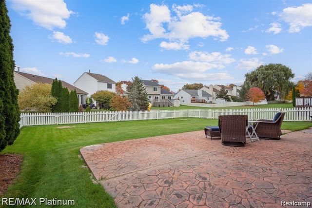 1714 Newgate Lane, Hartland Township, MI 48843