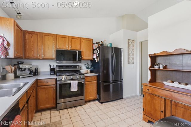 1714 Newgate Lane, Hartland Township, MI 48843