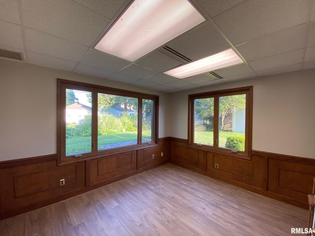 2121 1st Street a Ste B, Moline, IL 61265