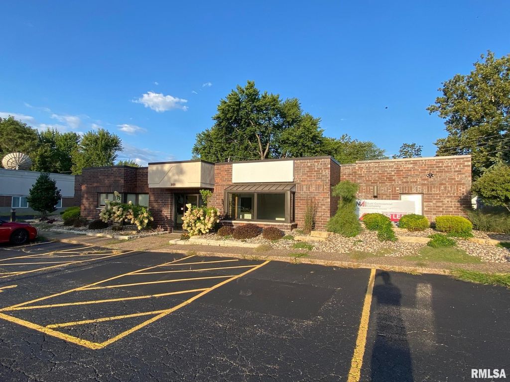 2121 1st Street a Ste B, Moline, IL 61265