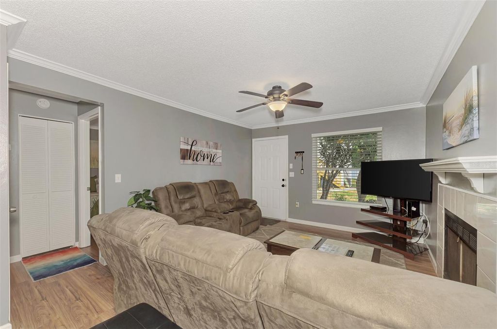 Image 6 of property listing at 3802 59TH AVENUE W 4113, Bradenton, FL 34210