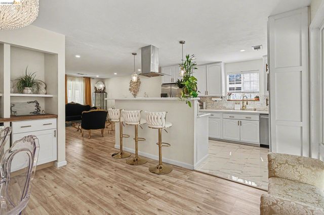 936 Santa Cruz Dr, Pleasant Hill, CA 94523