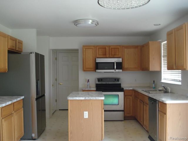1798 Shepherds Drive, Troy, MI 48084