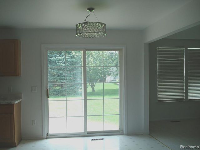 1798 Shepherds Drive, Troy, MI 48084