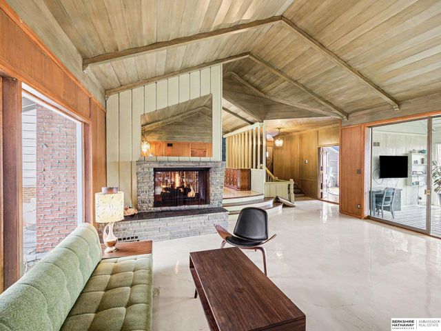 9660 N 29th Street, Omaha, NE 68112