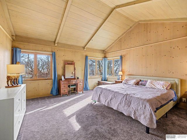 9660 N 29th Street, Omaha, NE 68112