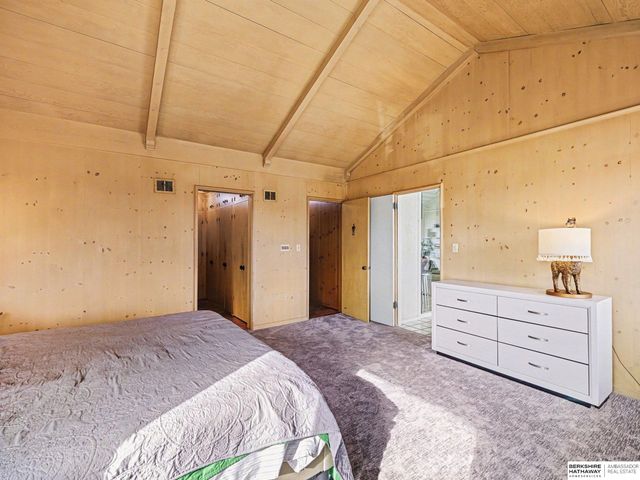 9660 N 29th Street, Omaha, NE 68112