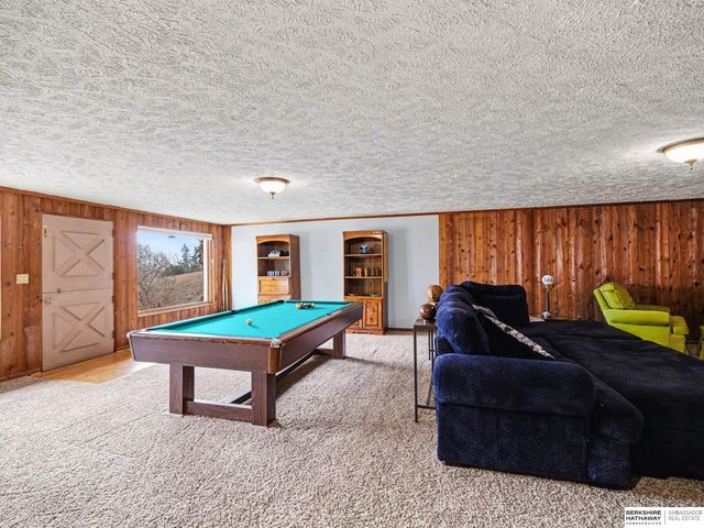 9660 N 29th Street, Omaha, NE 68112