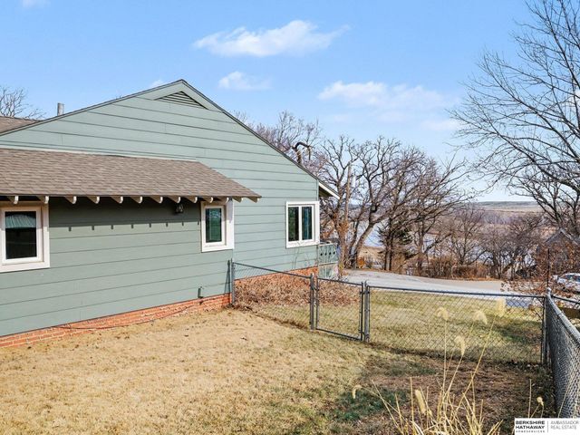 9660 N 29th Street, Omaha, NE 68112