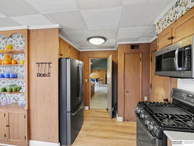 9660 N 29th Street, Omaha, NE 68112