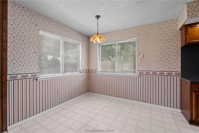 1201 Hawk Tree Drive, College Station, TX 77845