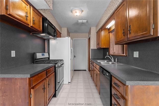 1201 Hawk Tree Drive, College Station, TX 77845