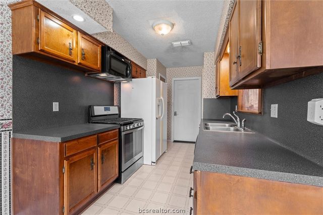 1201 Hawk Tree Drive, College Station, TX 77845