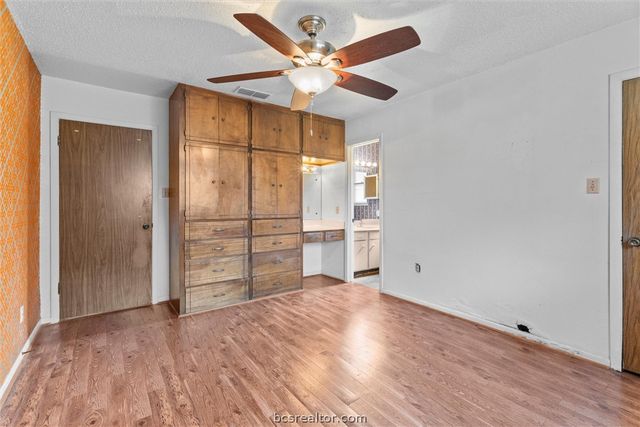 1201 Hawk Tree Drive, College Station, TX 77845