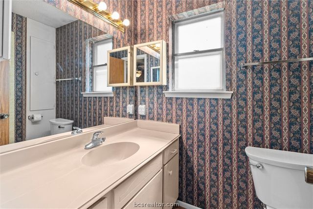 1201 Hawk Tree Drive, College Station, TX 77845