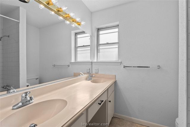 1201 Hawk Tree Drive, College Station, TX 77845