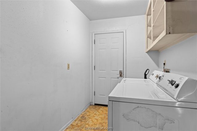 1201 Hawk Tree Drive, College Station, TX 77845