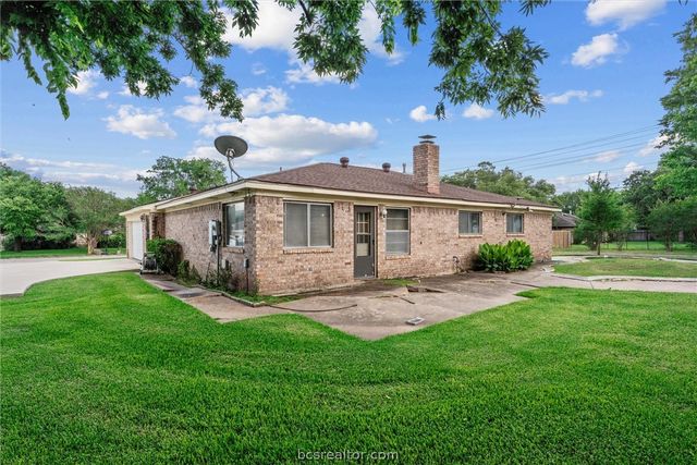 1201 Hawk Tree Drive, College Station, TX 77845