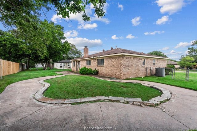 1201 Hawk Tree Drive, College Station, TX 77845
