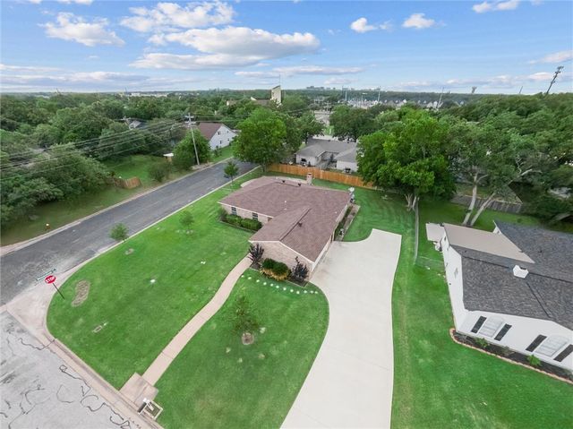 1201 Hawk Tree Drive, College Station, TX 77845